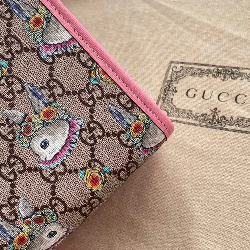 Gucci   Luxury Bags  1055