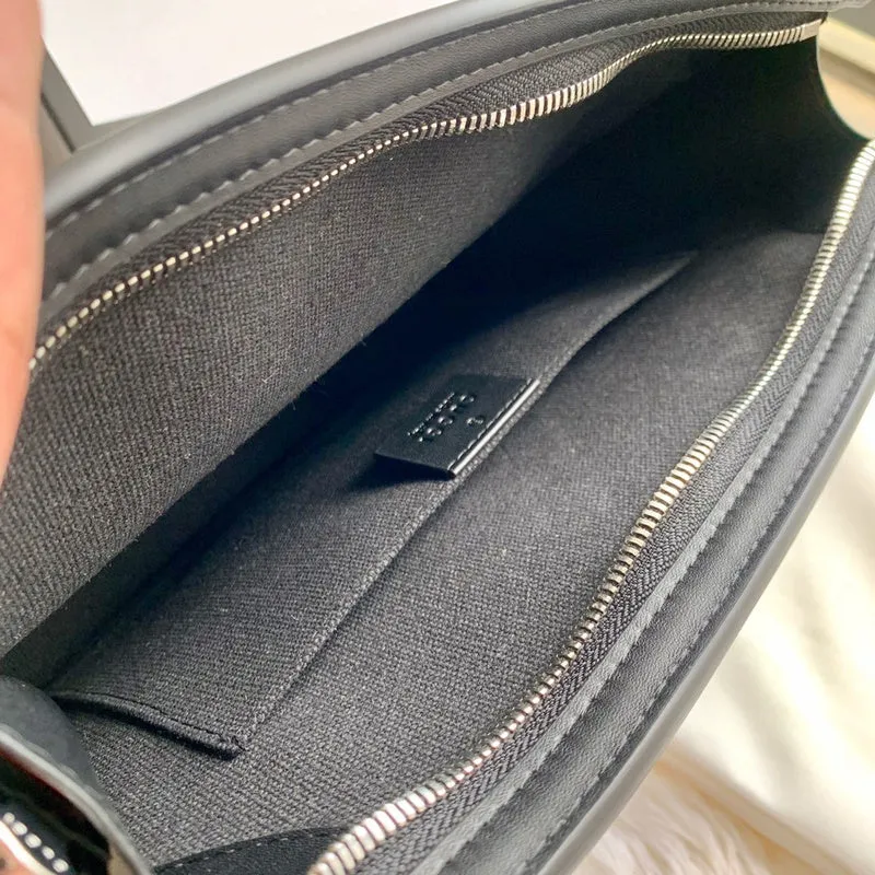 Gucci   Luxury Bags  1329