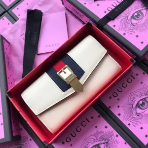 Gucci   Luxury Bags  886