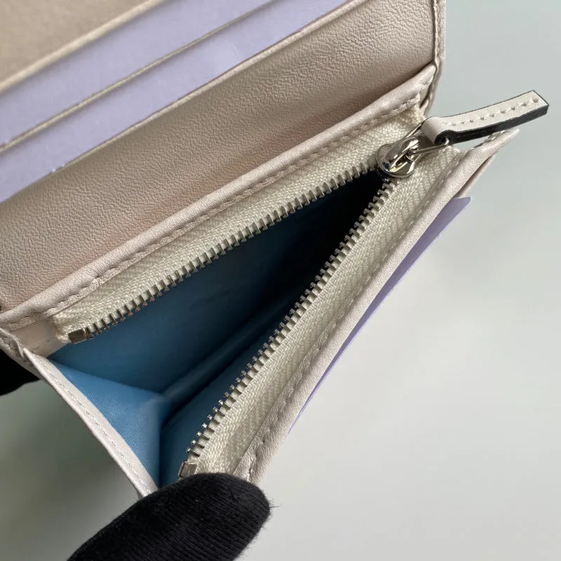 Gucci   Luxury Bags  893