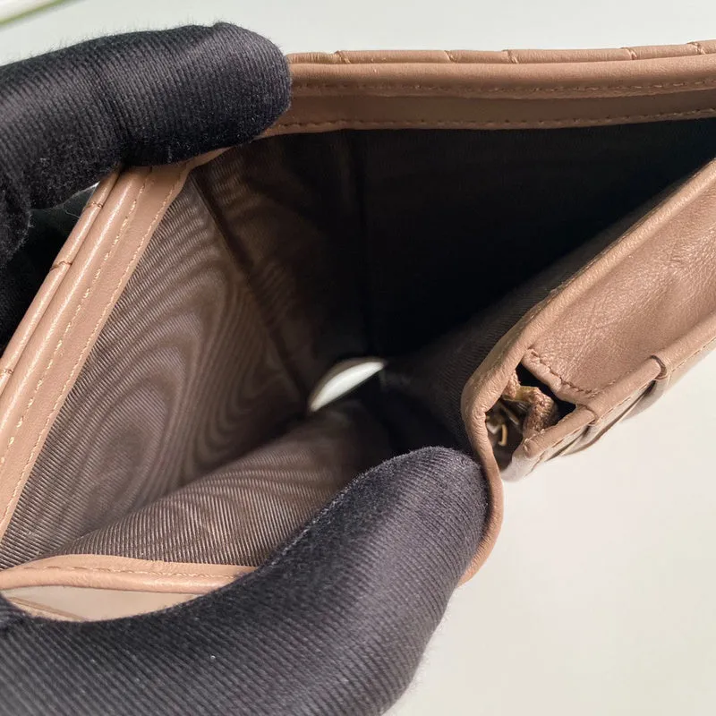 Gucci   Luxury Bags  933