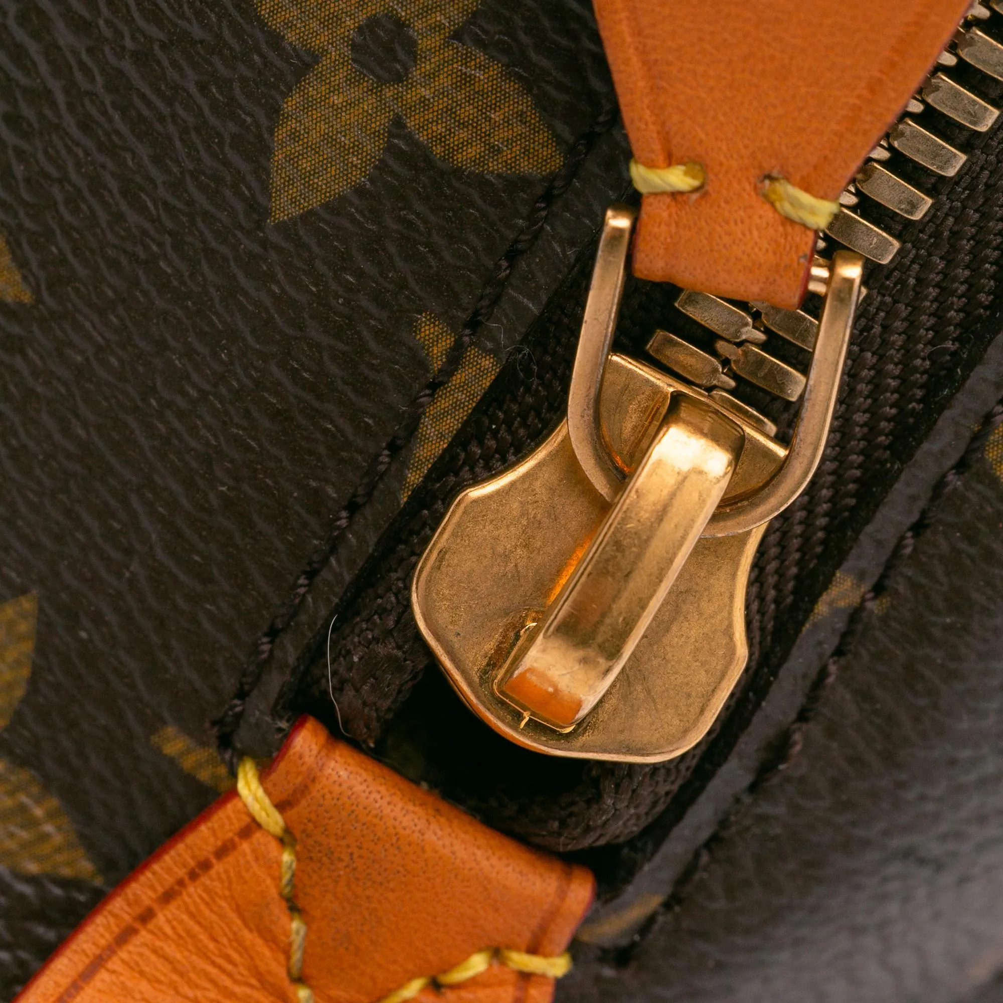 Louis Vuitton Monogram Iconoclasts Karl Legarfeld Punching Bag PM (SHG-W0Ywzs)