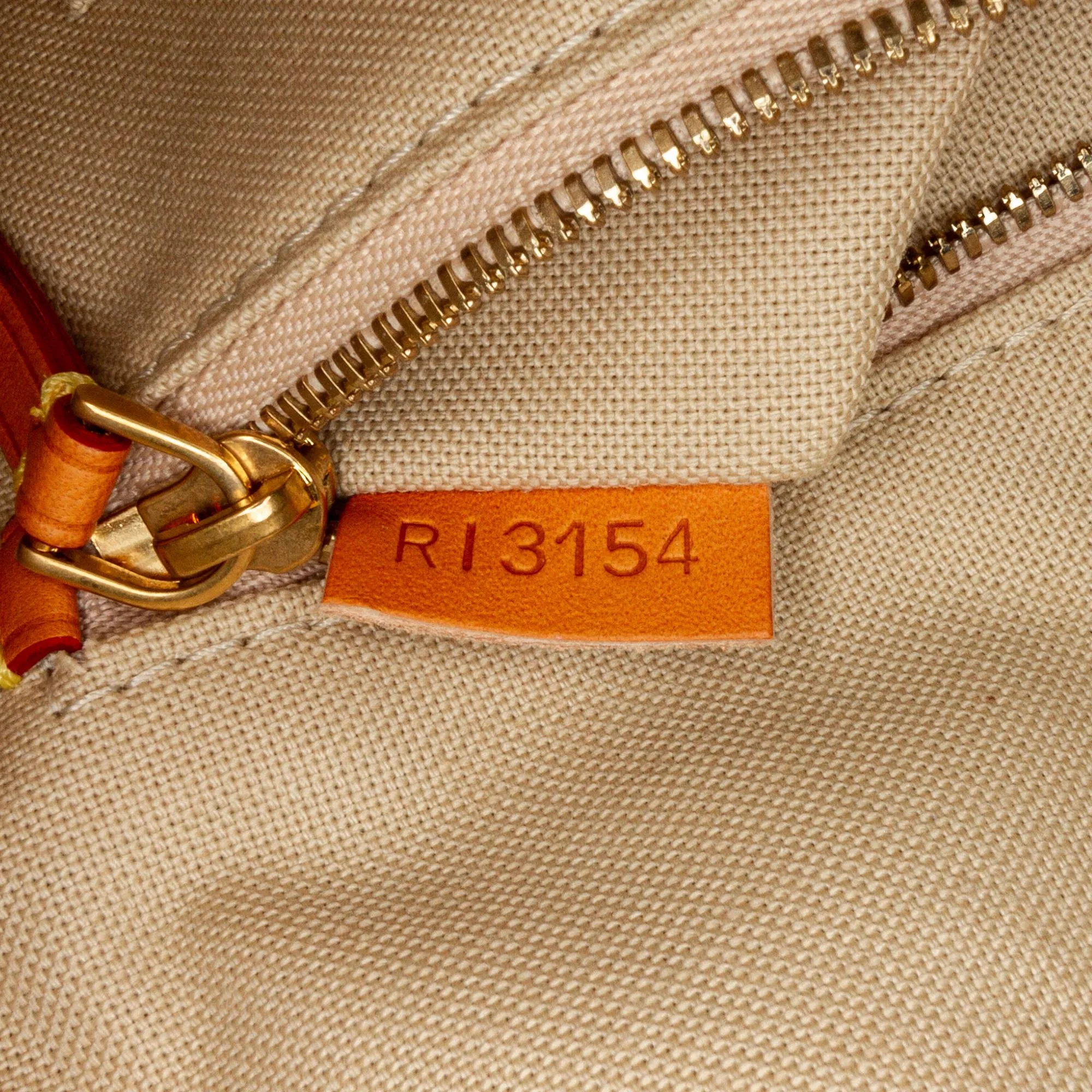 Louis Vuitton Monogram Iconoclasts Karl Legarfeld Punching Bag PM (SHG-W0Ywzs)