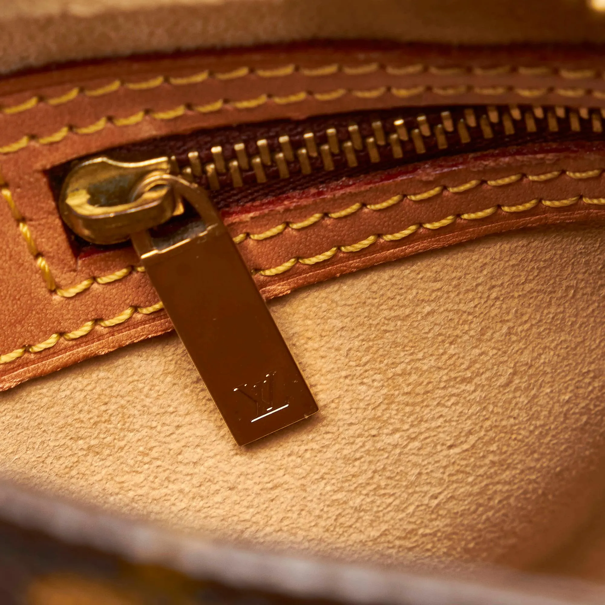 Louis Vuitton Monogram Looping MM (SHG-36592)