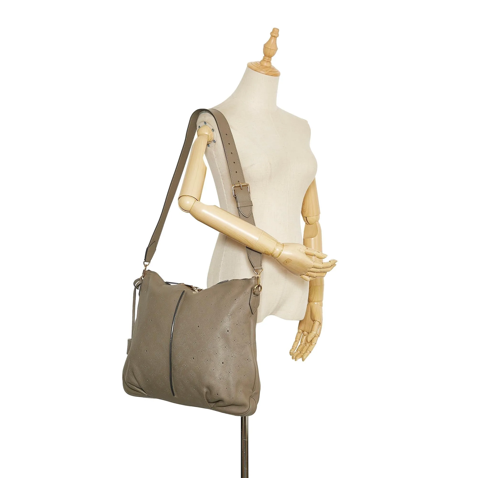 Louis Vuitton Monogram Mahina Selene MM (SHG-36611)