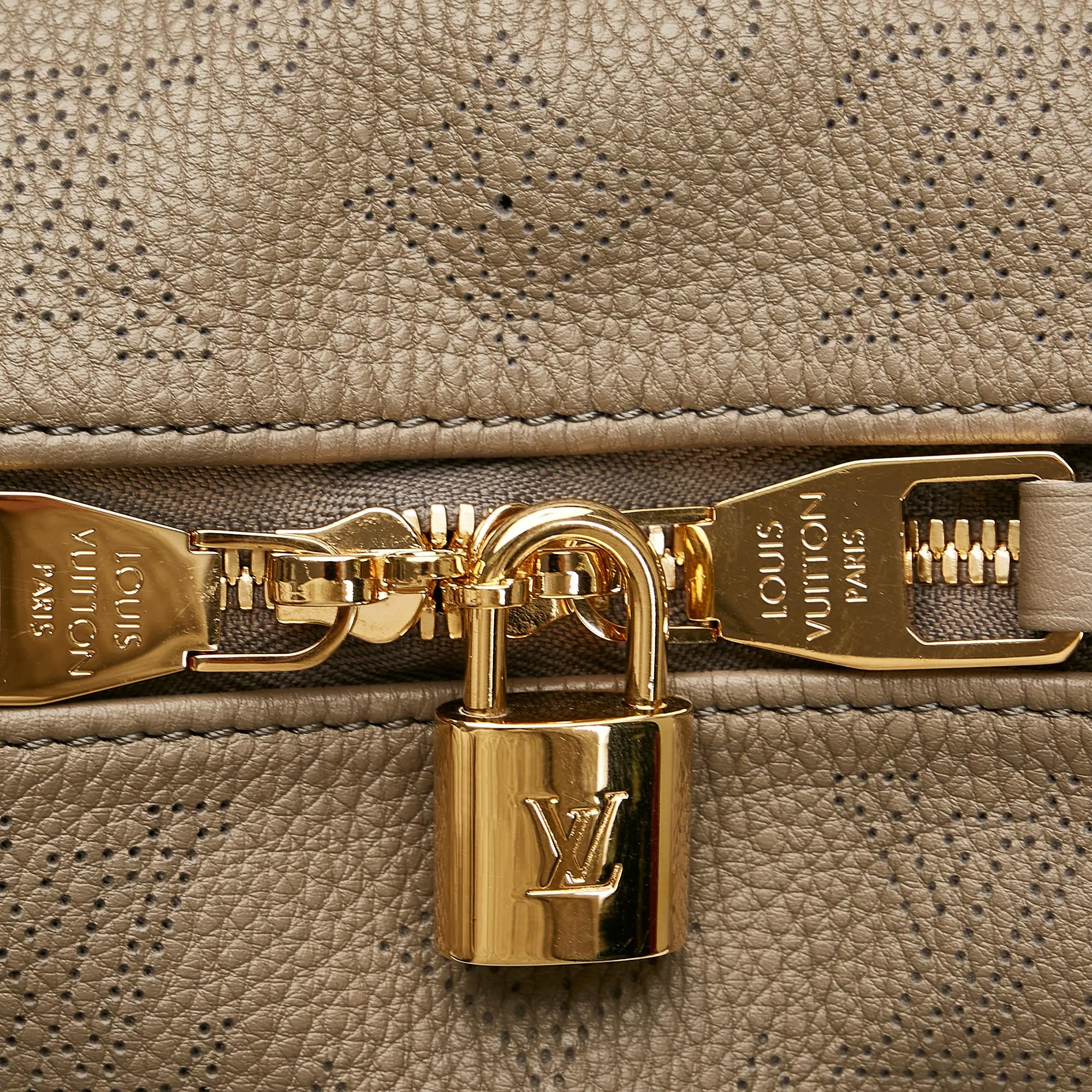 Louis Vuitton Monogram Mahina Selene MM (SHG-36611)