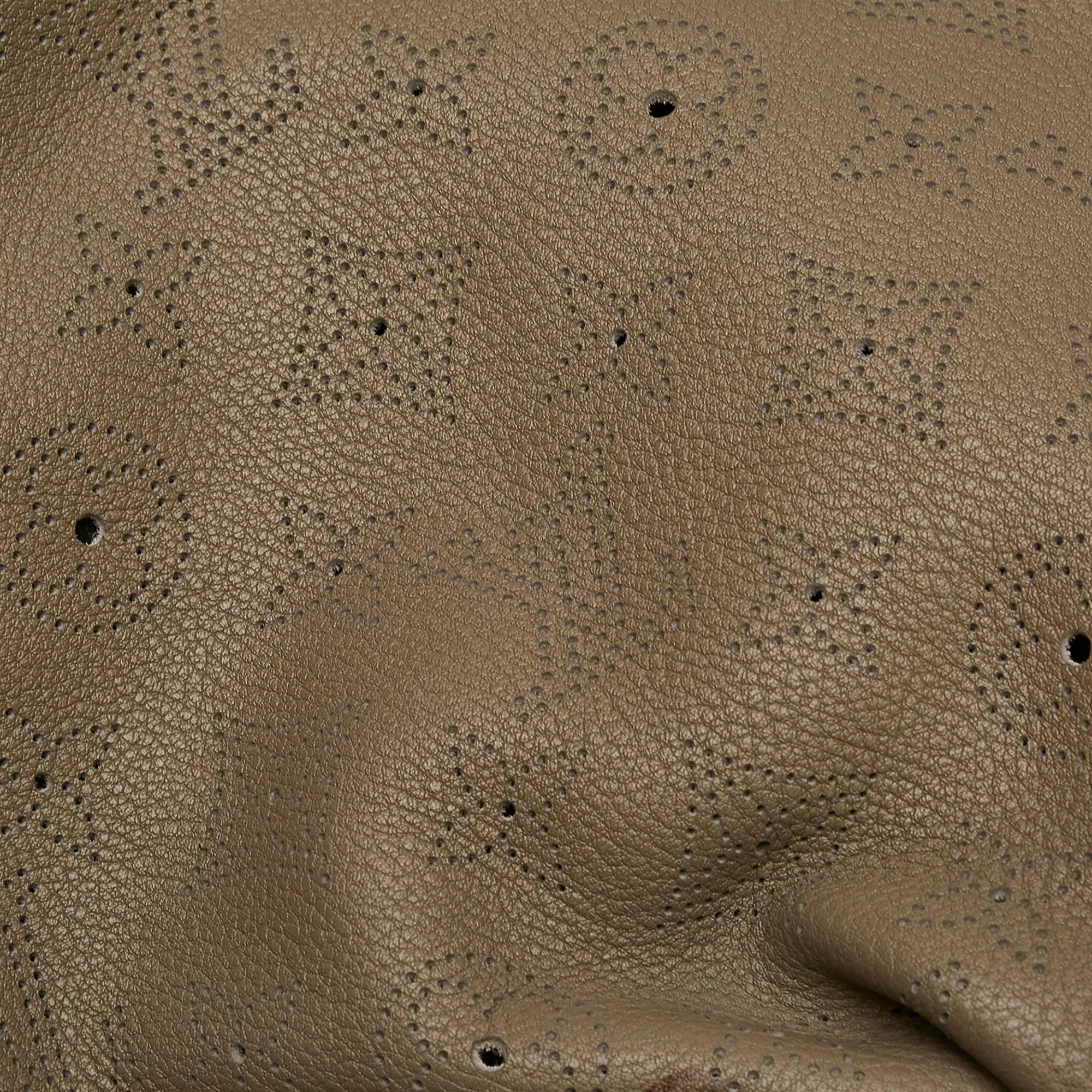Louis Vuitton Monogram Mahina Selene MM (SHG-36611)