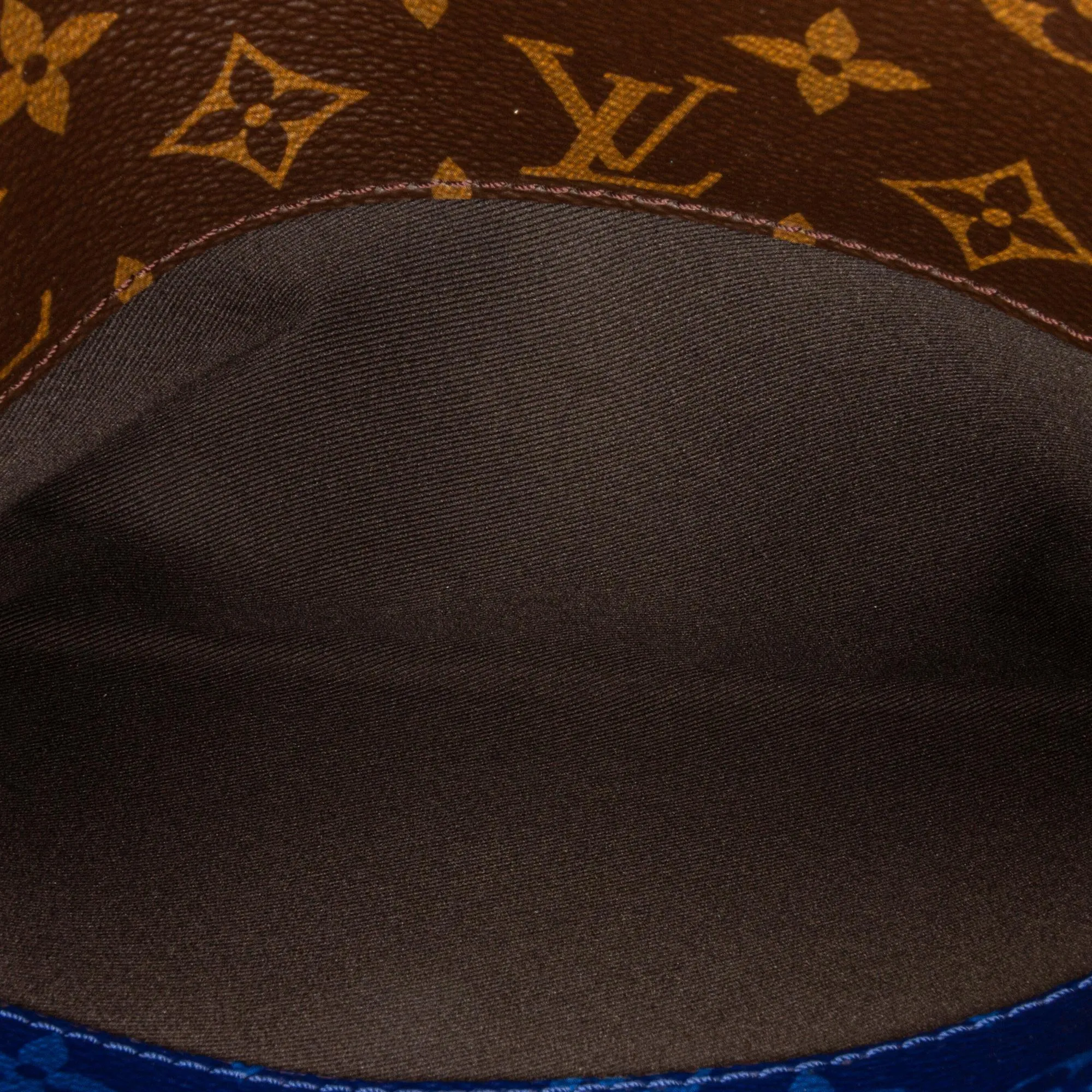 Louis Vuitton Monogram Pacific Outdoor Pouch (SHG-1lMqra)