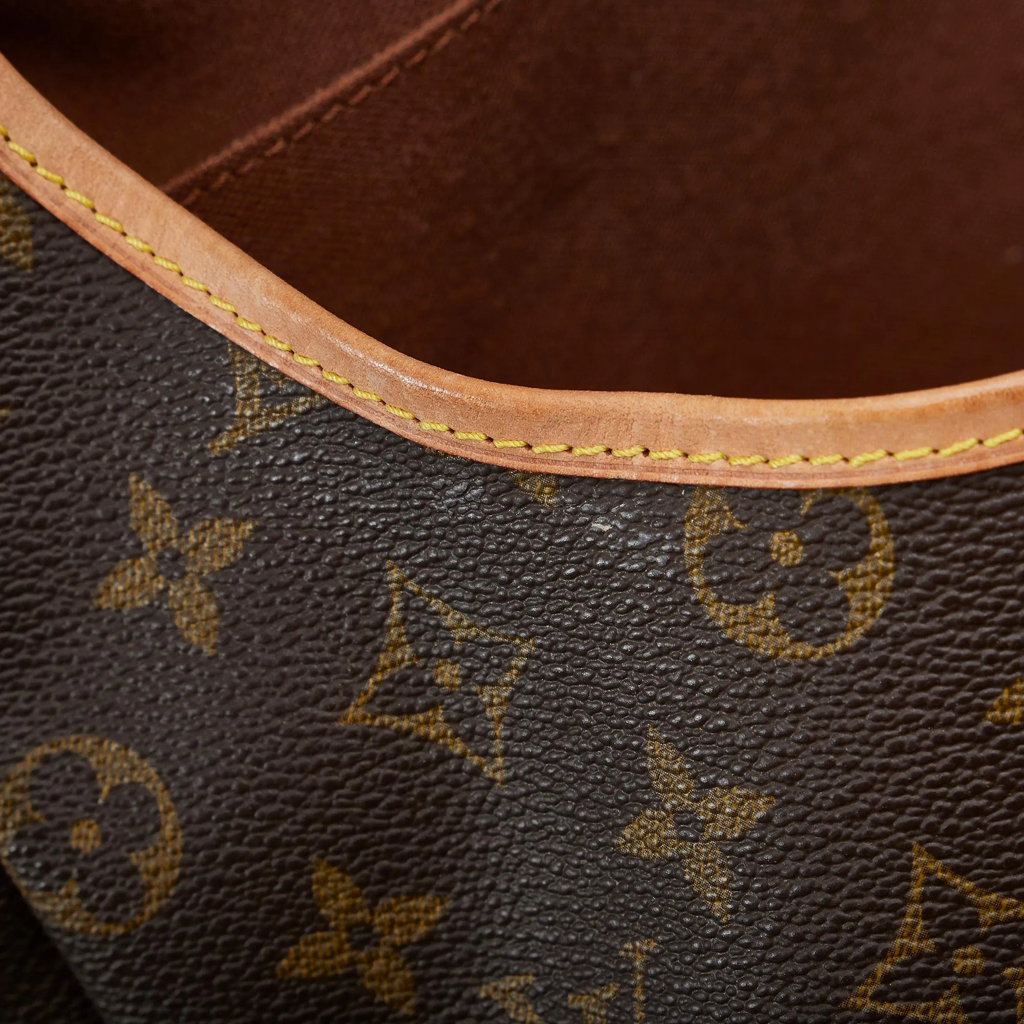 Louis Vuitton Monogram Saumur 35 (SHG-P8frKY)