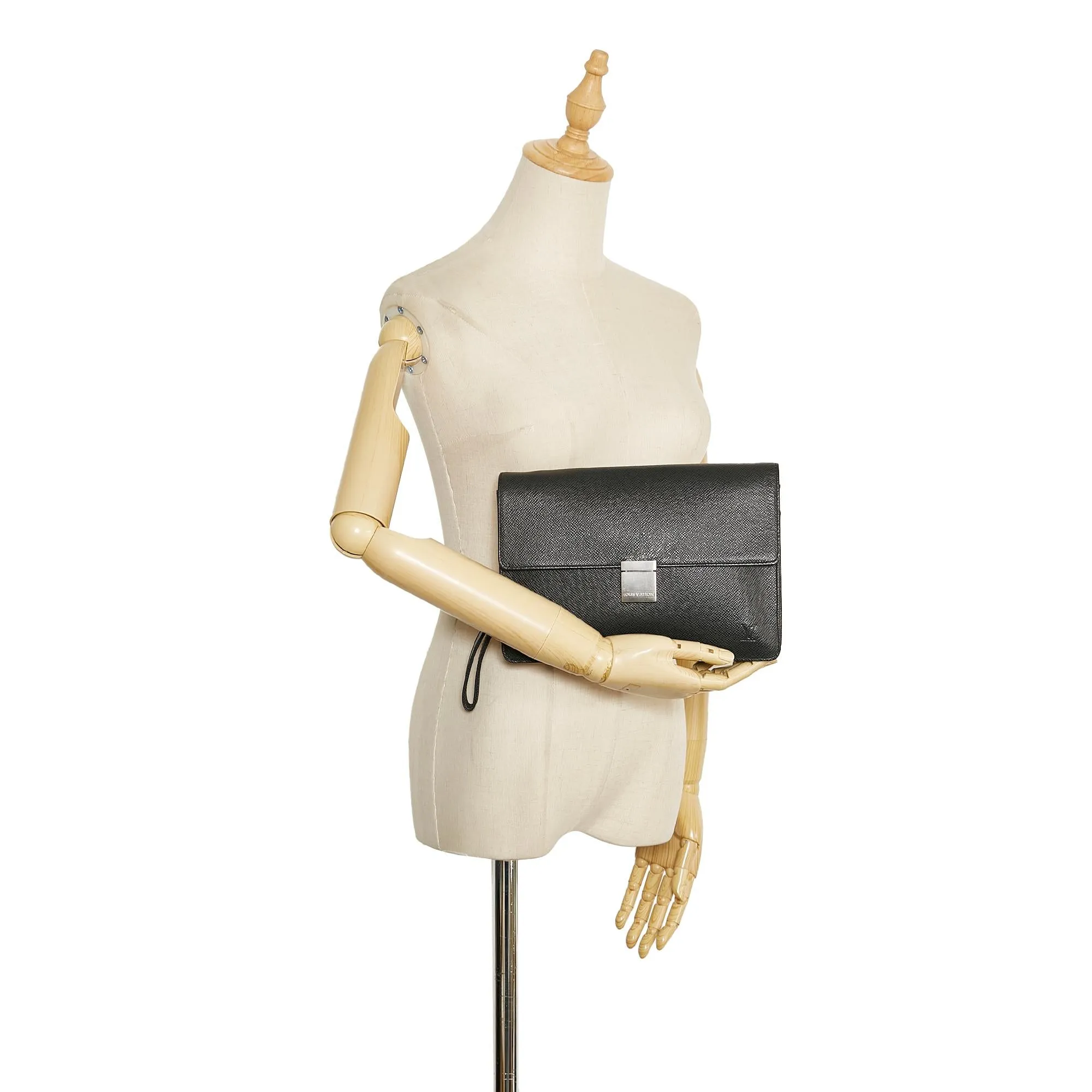 Louis Vuitton Taiga Selenga (SHG-ac5zUF)
