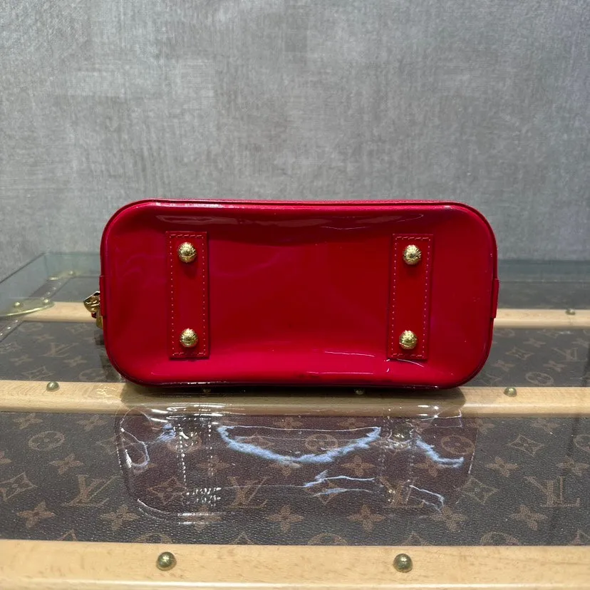 Louis Vuitton Vernis Alma BB Red Leather Handbag 23x17x11cm