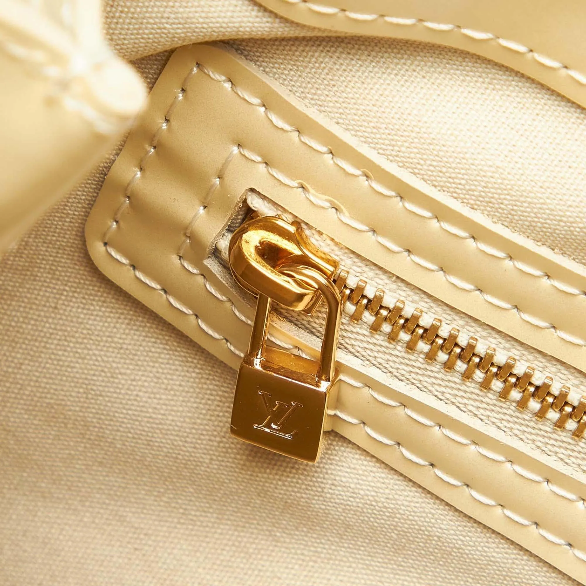 Louis Vuitton Vernis Wilshire PM (SHG-36764)